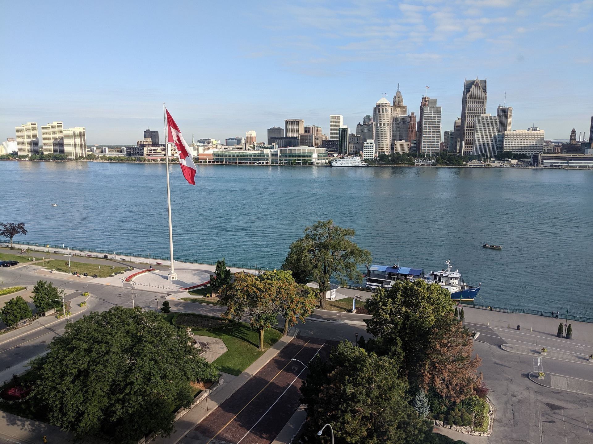 Picture of both the Canadian side and Detroit side of the Detroit river.